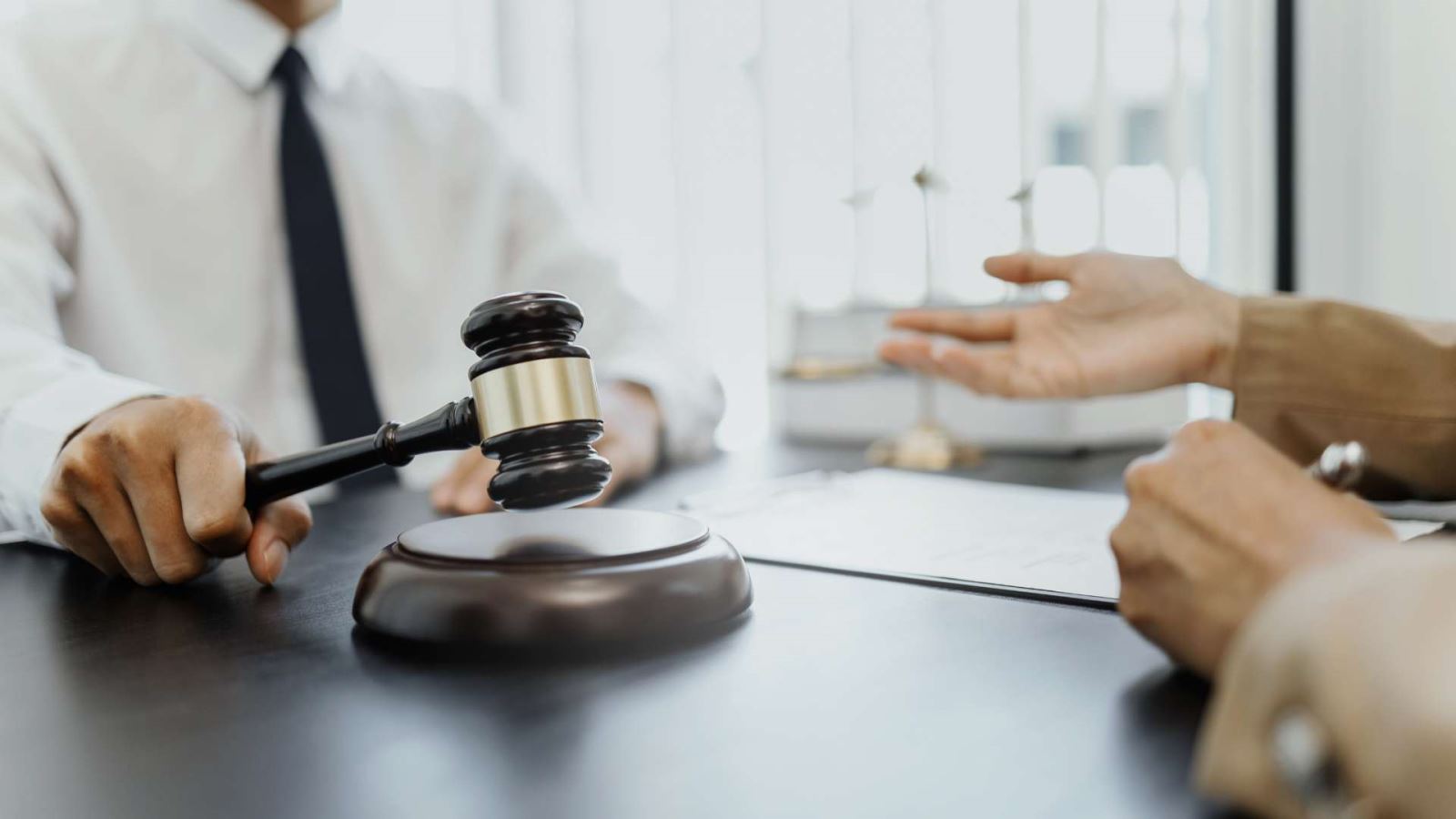 התמודדות עם תביעות במקום העבודה: ייעוץ משפטי